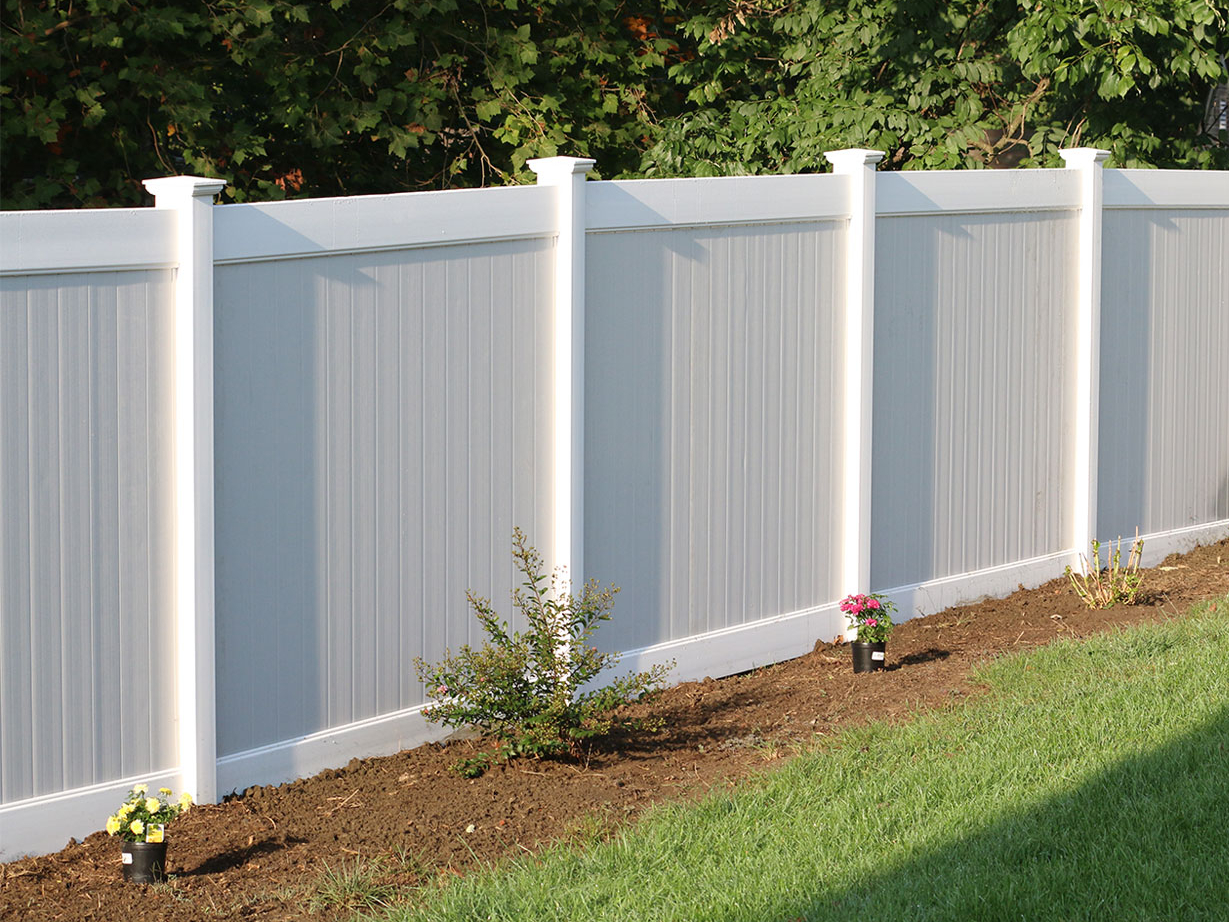 How To Choose The Right Type of Material Your Fence… | D2